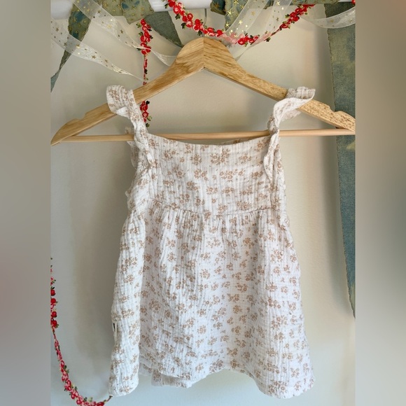 ✨ Rabbit + Bear by Emily & Oliver Floral Button Dress (3T) - Picture 4 of 5